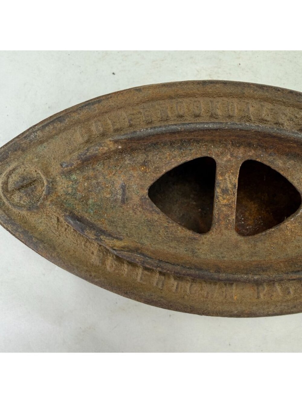 Vintage Colebrookdale Sad Iron With Wood Handle - Picture 12 of 13